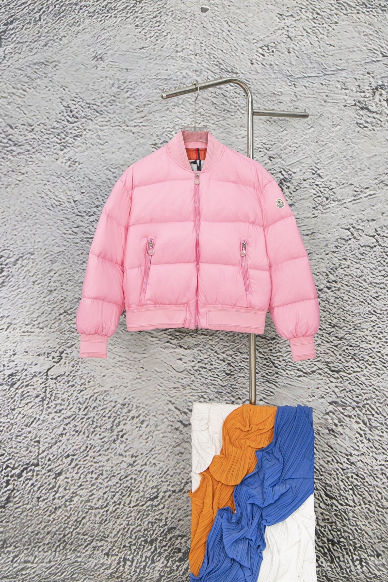 G*u*i coats